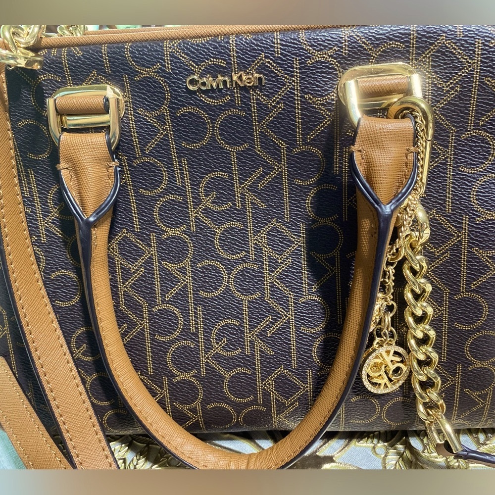❤️🥰❤️Calvin Klein Brown & Gold Monogram Shoulder Crossbody Purse W/ CK Charms - Picture 2 of 14